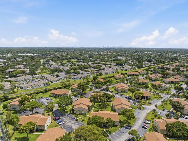 518 Shady Pine Way B2, Greenacres, FL 33415