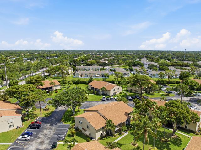 518 Shady Pine Way B2, Greenacres, FL 33415