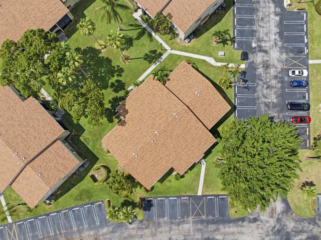 518 Shady Pine Way B2, Greenacres, FL 33415