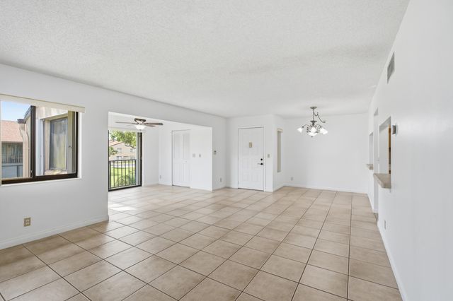518 Shady Pine Way B2, Greenacres, FL 33415