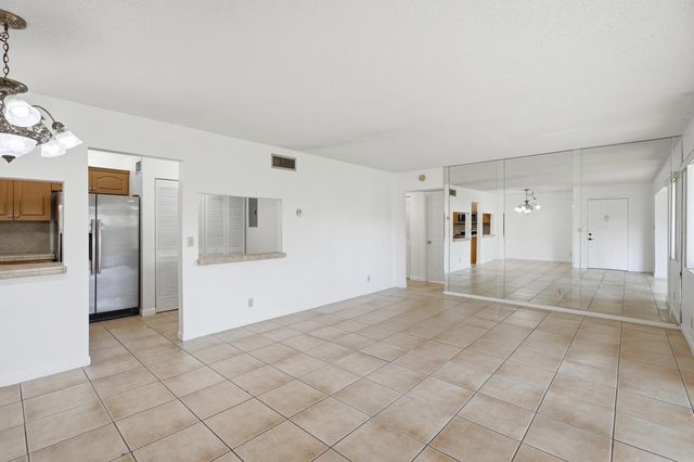 518 Shady Pine Way B2, Greenacres, FL 33415