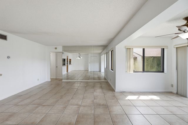 518 Shady Pine Way B2, Greenacres, FL 33415