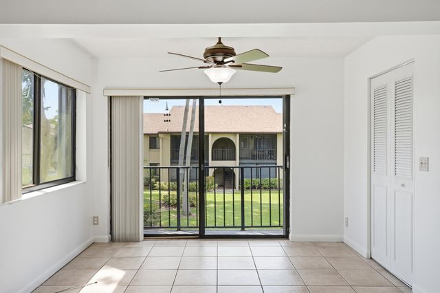 518 Shady Pine Way B2, Greenacres, FL 33415