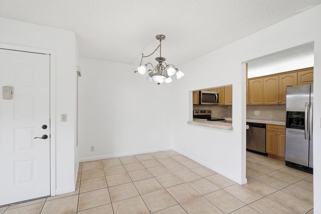 518 Shady Pine Way B2, Greenacres, FL 33415