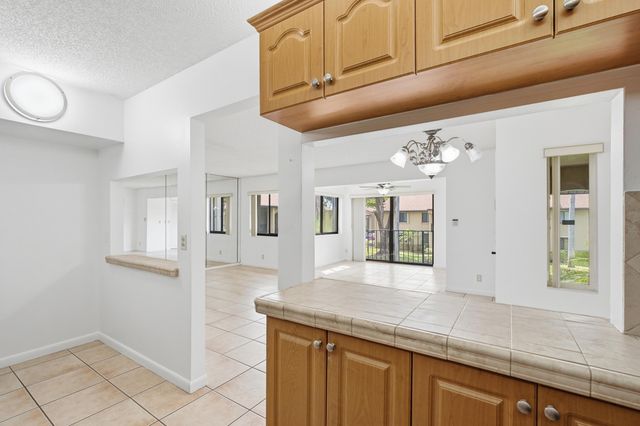 518 Shady Pine Way B2, Greenacres, FL 33415