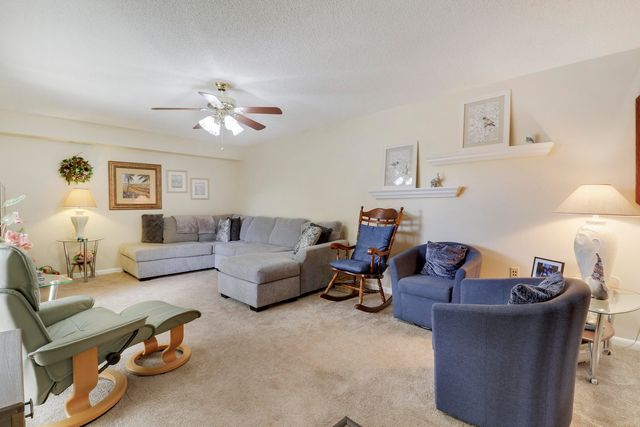 6645 66th Way, West Palm Beach, FL 33409