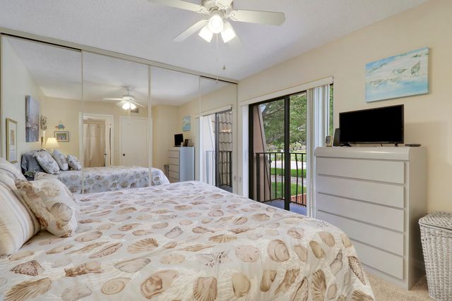 6645 66th Way, West Palm Beach, FL 33409