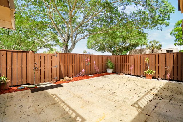 6645 66th Way, West Palm Beach, FL 33409