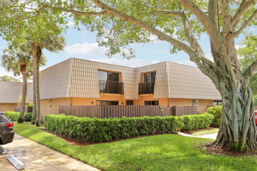 6645 66th Way, West Palm Beach, FL 33409