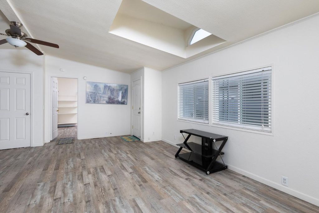 Image 14 of property listing at 8701 Highway 41 # 35, Fresno, CA 93720