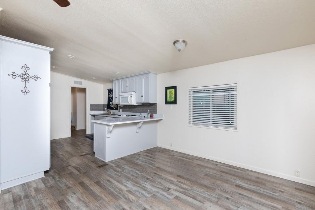 Image 16 of property listing at 8701 Highway 41 # 35, Fresno, CA 93720