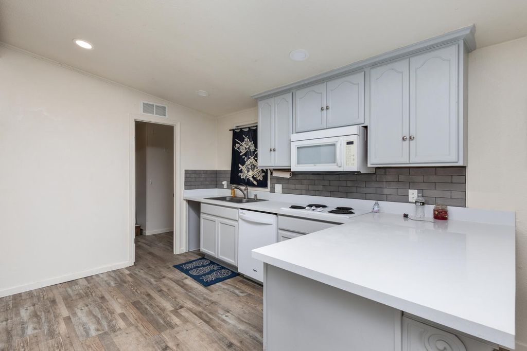 Image 19 of property listing at 8701 Highway 41 # 35, Fresno, CA 93720