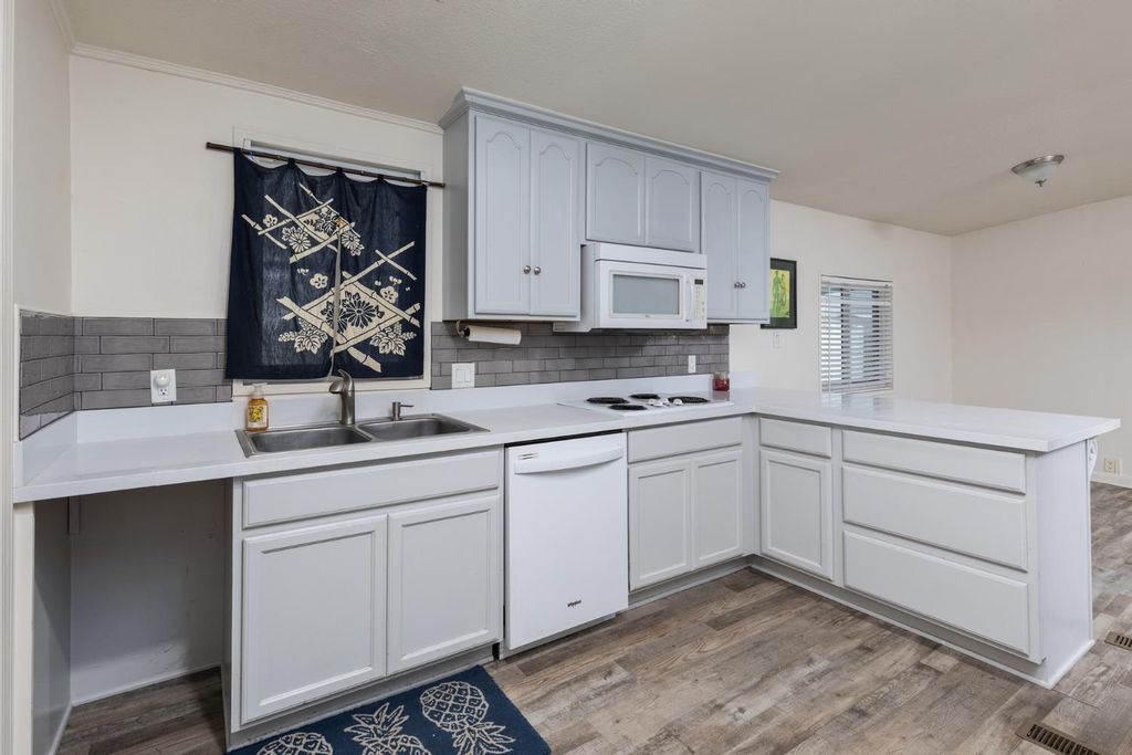 Image 21 of property listing at 8701 Highway 41 # 35, Fresno, CA 93720