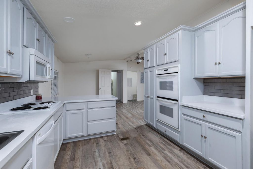 Image 22 of property listing at 8701 Highway 41 # 35, Fresno, CA 93720