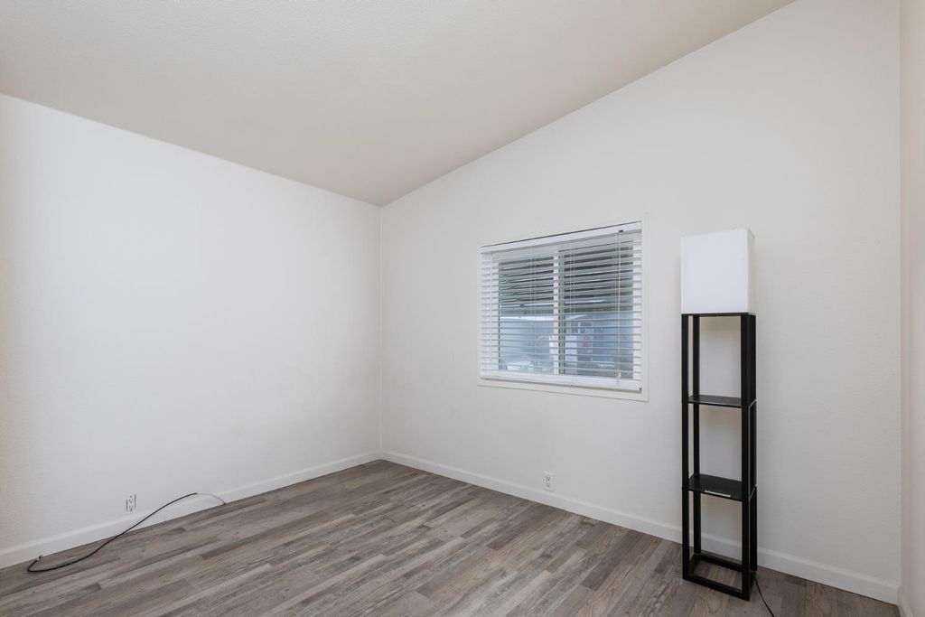 Image 27 of property listing at 8701 Highway 41 # 35, Fresno, CA 93720