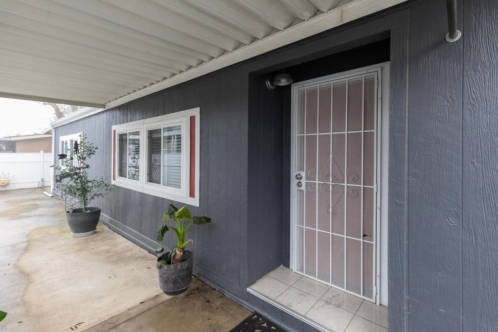 Image 7 of property listing at 8701 Highway 41 # 35, Fresno, CA 93720