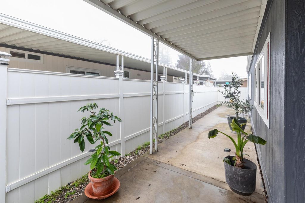 Image 8 of property listing at 8701 Highway 41 # 35, Fresno, CA 93720