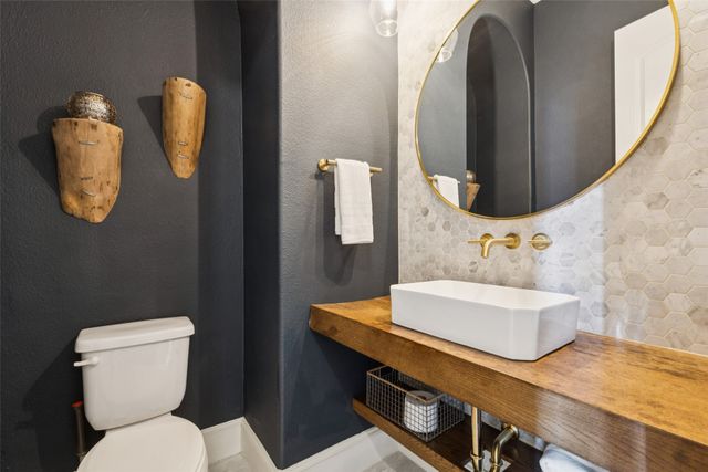 1008 Hazel Drive, Lantana, TX 76226