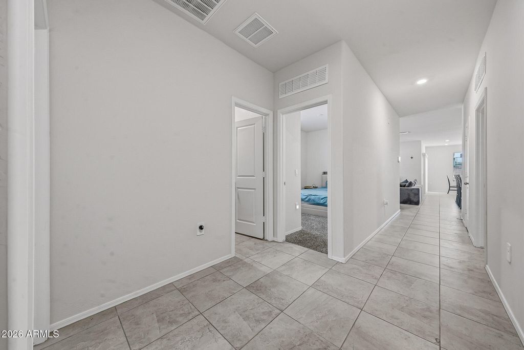 Image 14 of property listing at 25285 N 185TH Drive, Wittmann, AZ 85361