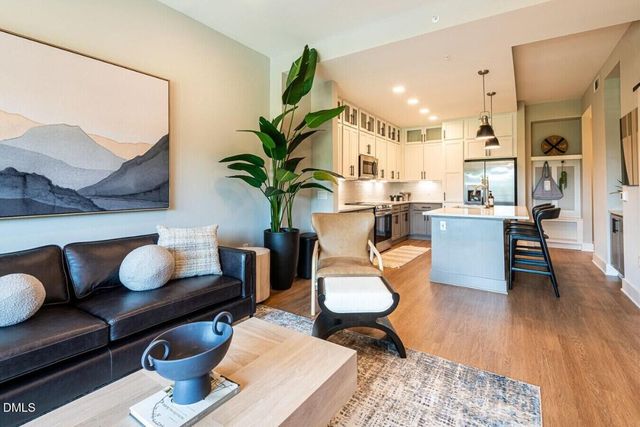 600 Carraway Crossing Br, Chapel Hill, NC 27516