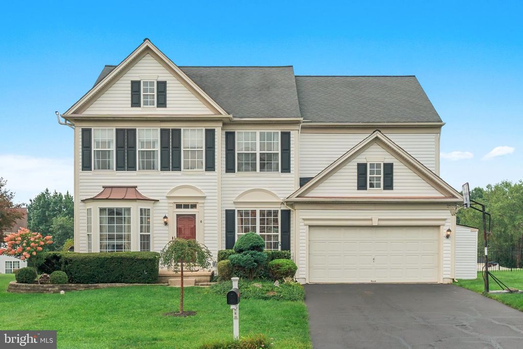 6 ELEANOR WAY, NEWTOWN, PA 18940 — exterior
