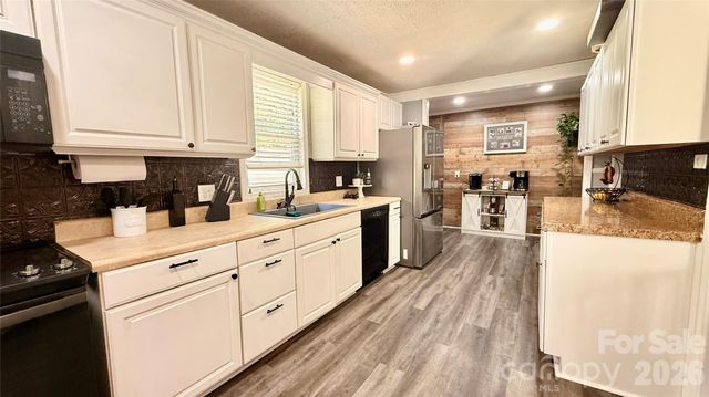 2925 Pine Street, Claremont, NC 28610