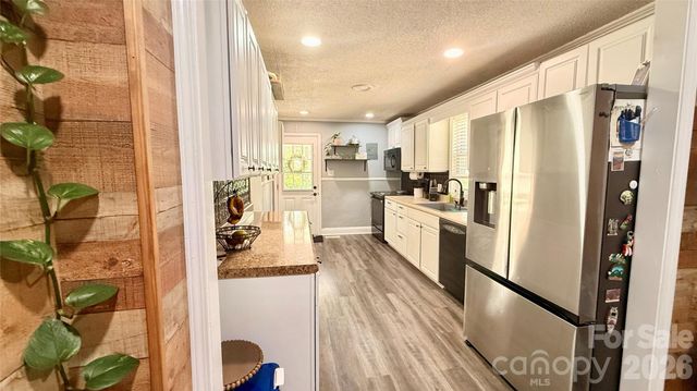 2925 Pine Street, Claremont, NC 28610