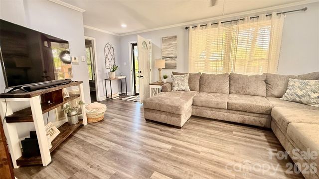 2925 Pine Street, Claremont, NC 28610