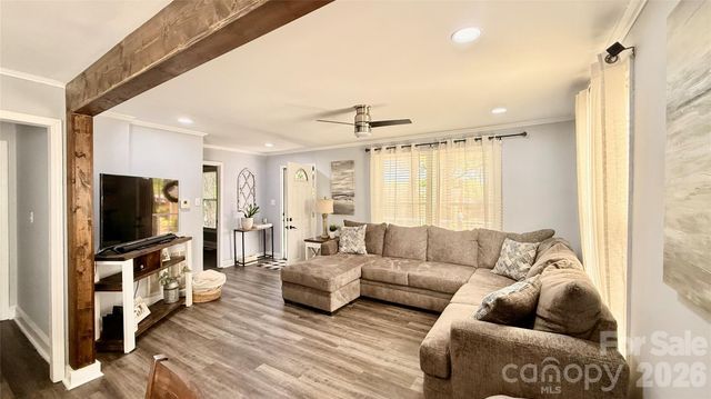 2925 Pine Street, Claremont, NC 28610