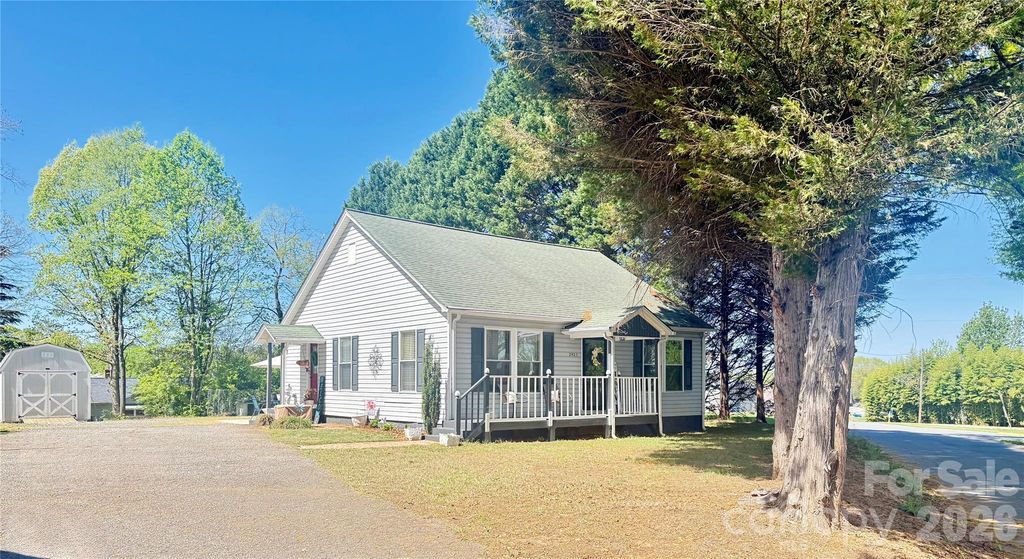 2925 Pine Street, Claremont, NC 28610