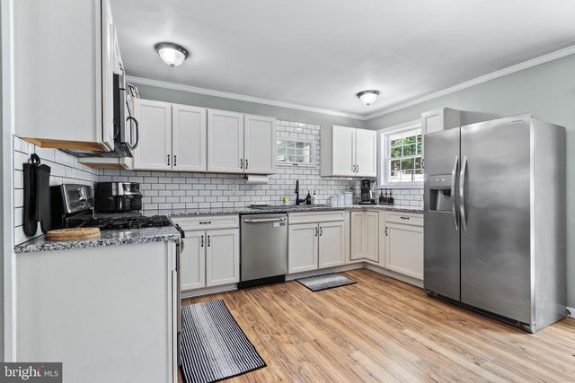 570 GREENBRIAR DR, Williamstown, NJ 08094