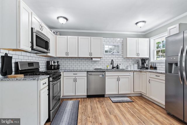 570 GREENBRIAR DR, Williamstown, NJ 08094