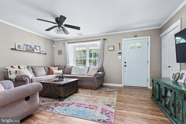 570 GREENBRIAR DR, Williamstown, NJ 08094