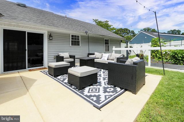 570 GREENBRIAR DR, Williamstown, NJ 08094