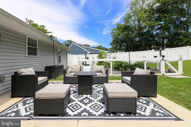 570 GREENBRIAR DR, Williamstown, NJ 08094
