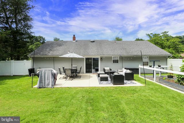 570 GREENBRIAR DR, Williamstown, NJ 08094