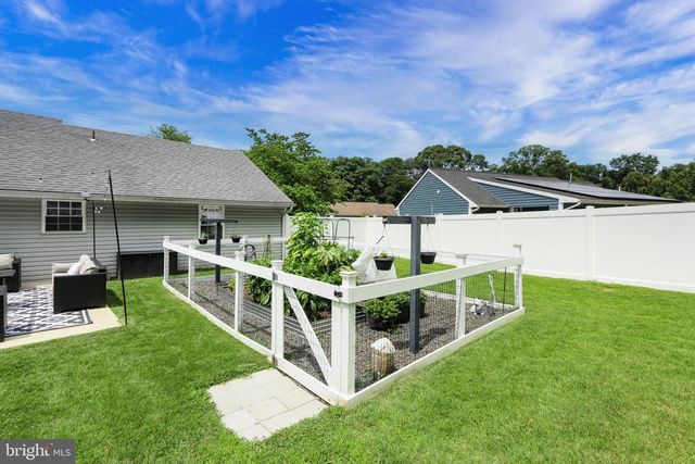 570 GREENBRIAR DR, Williamstown, NJ 08094