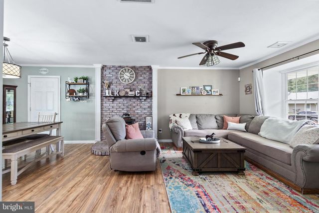 570 GREENBRIAR DR, Williamstown, NJ 08094