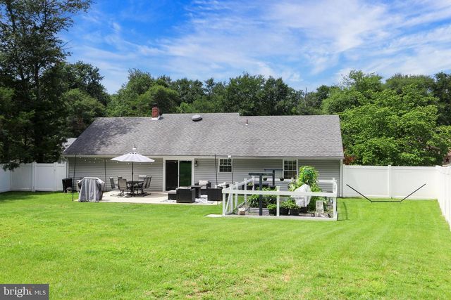 570 GREENBRIAR DR, Williamstown, NJ 08094