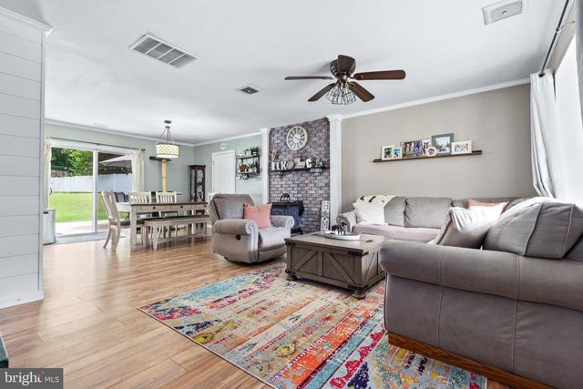570 GREENBRIAR DR, Williamstown, NJ 08094