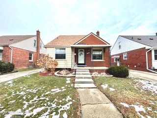 20899 Sunnydale Street, St Clair Shores, MI 48081