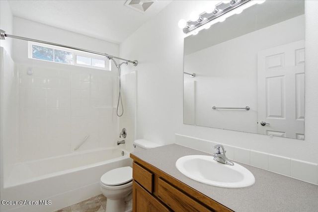 8479 N Summerfield LOOP, Hayden, ID 83835