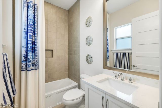 5715 Clarendon DR, Naples, FL 34113