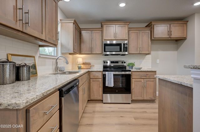 1242 Sheila Ann Drive, Carthage, MO 64836