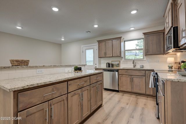 1242 Sheila Ann Drive, Carthage, MO 64836