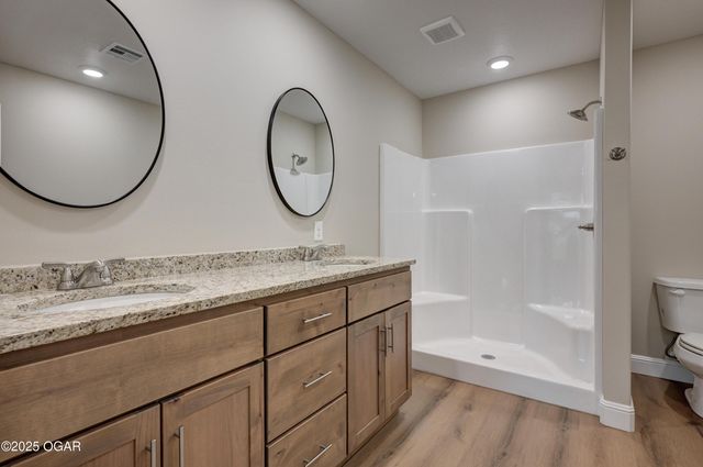 1242 Sheila Ann Drive, Carthage, MO 64836