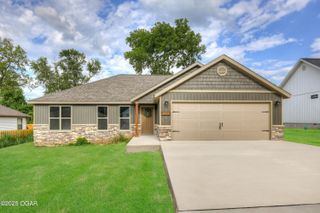 1242 Sheila Ann Drive, Carthage, MO 64836