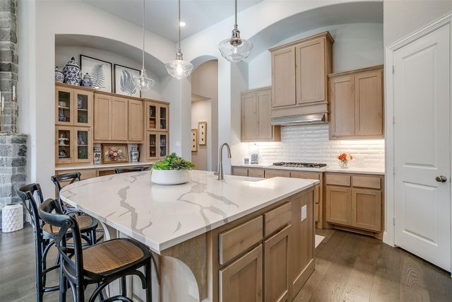 14317 Overlook Park Drive, Fort Worth, TX 76008