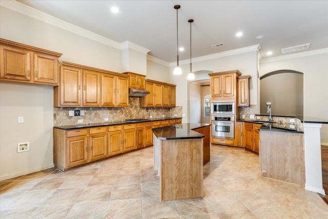626 Waters Edge Way, Murphy, TX 75094