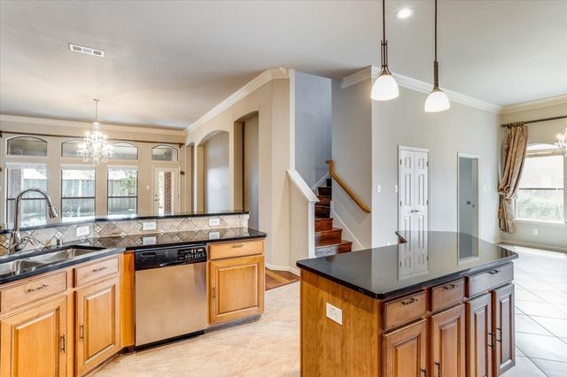 626 Waters Edge Way, Murphy, TX 75094
